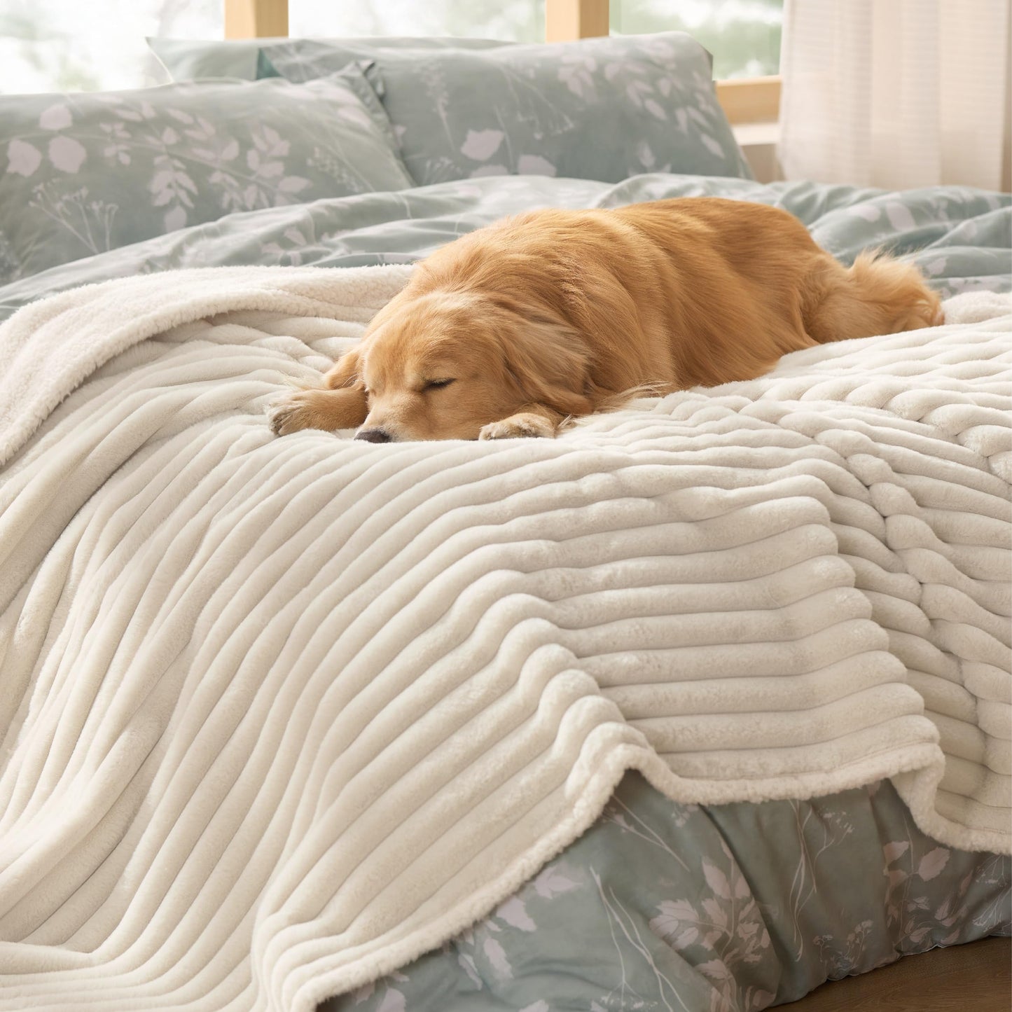 Waterproof Reversible Pet Blanket with Cozy Fleece