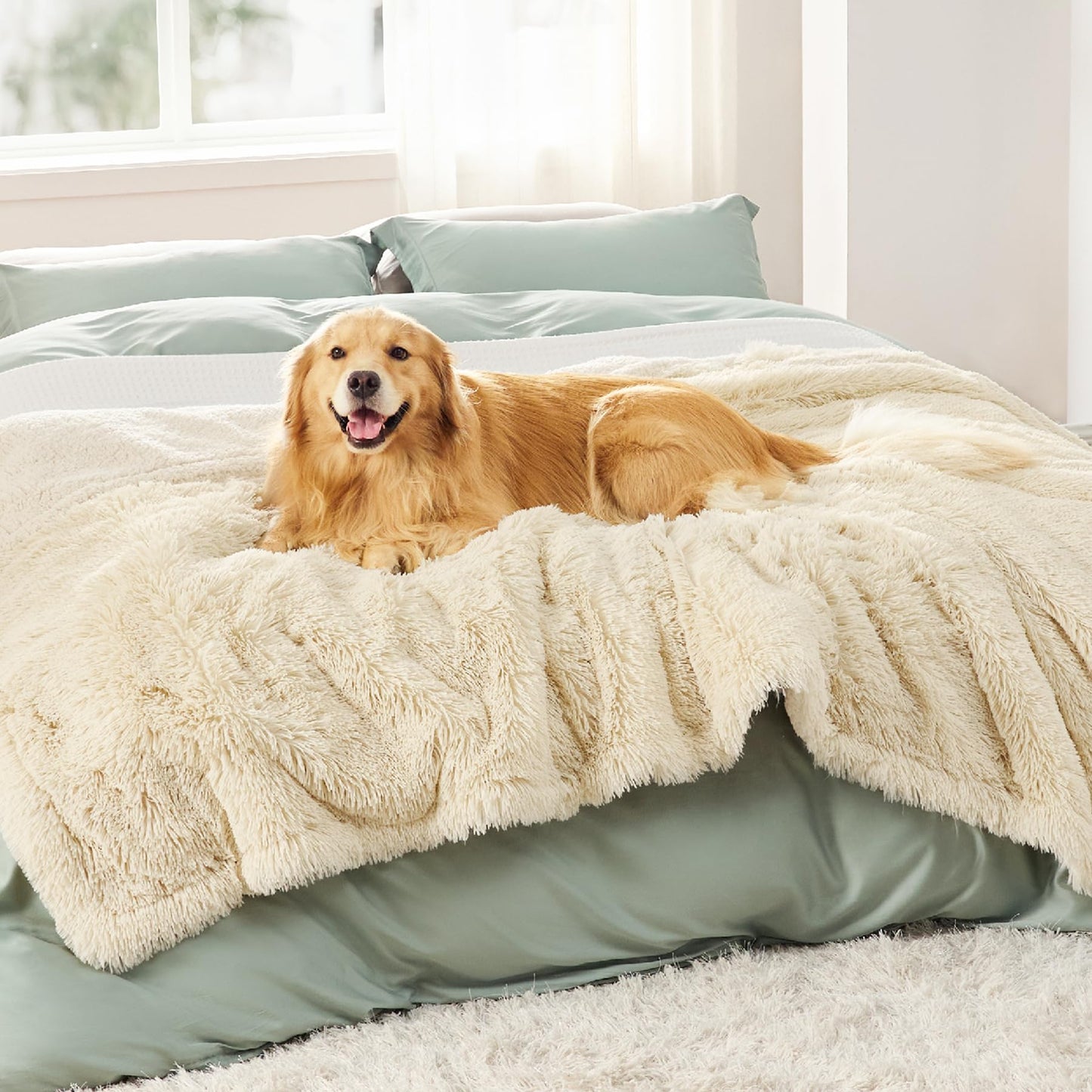 Calming Waterproof Pet Blanket with Faux Fur Cover