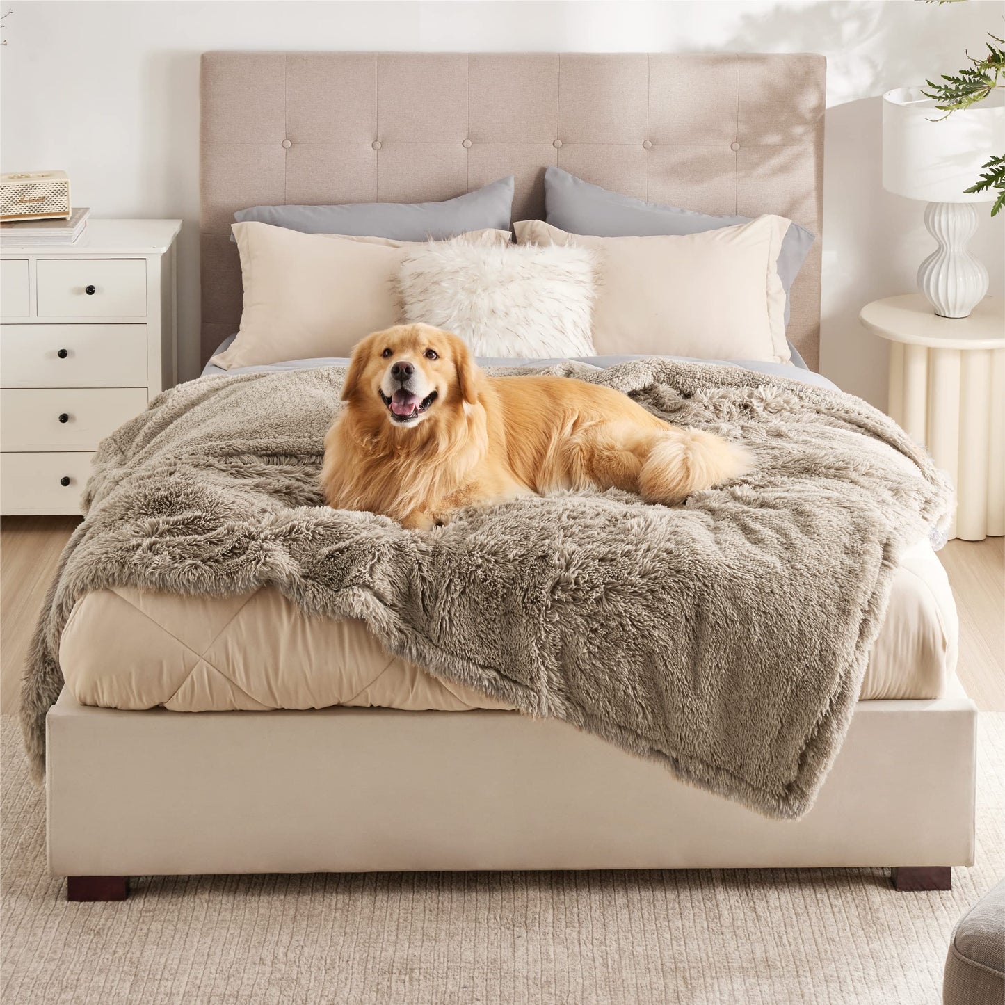Calming Waterproof Pet Blanket with Faux Fur Cover